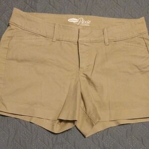 Old Navy Tan Bermuda Shorts Classic Style​​